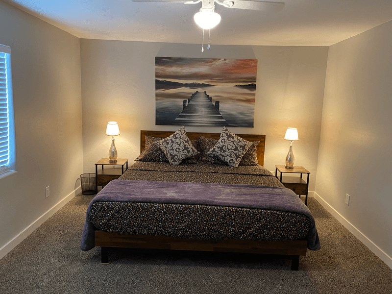 Avondale House: 1401 S 112th Dr