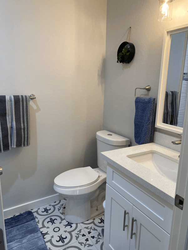 Avondale House: 1401 S 112th Dr