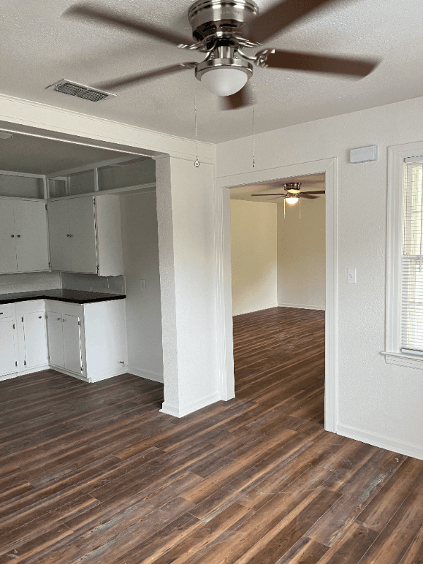 Weatherford House: 106 W 7th St