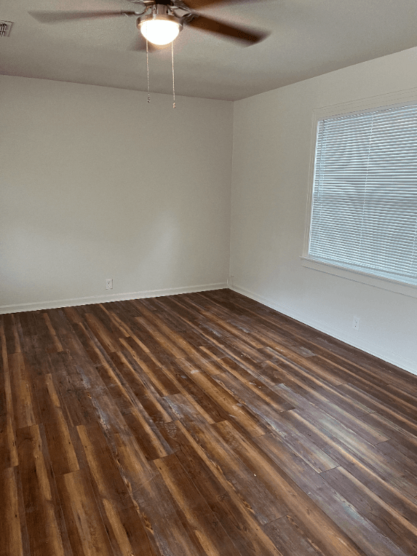 Weatherford House: 106 W 7th St