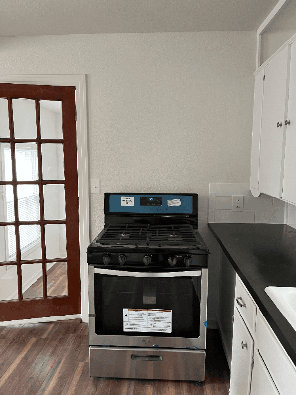 Weatherford House: 106 W 7th St