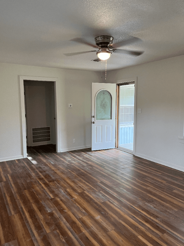 Weatherford House: 106 W 7th St