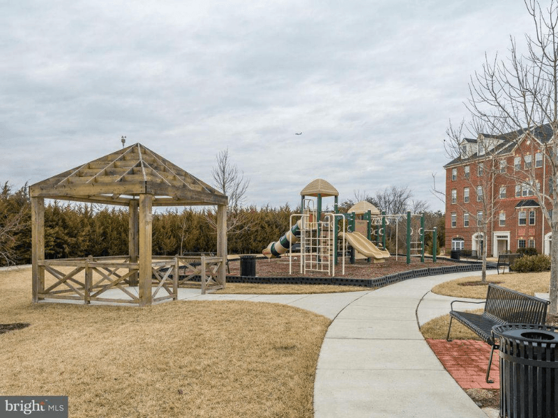 Ashburn Townhome: 1 Artsmith Ter