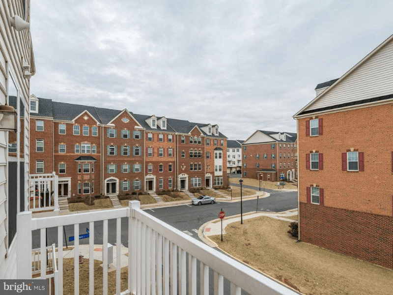 Ashburn Townhome: 1 Artsmith Ter
