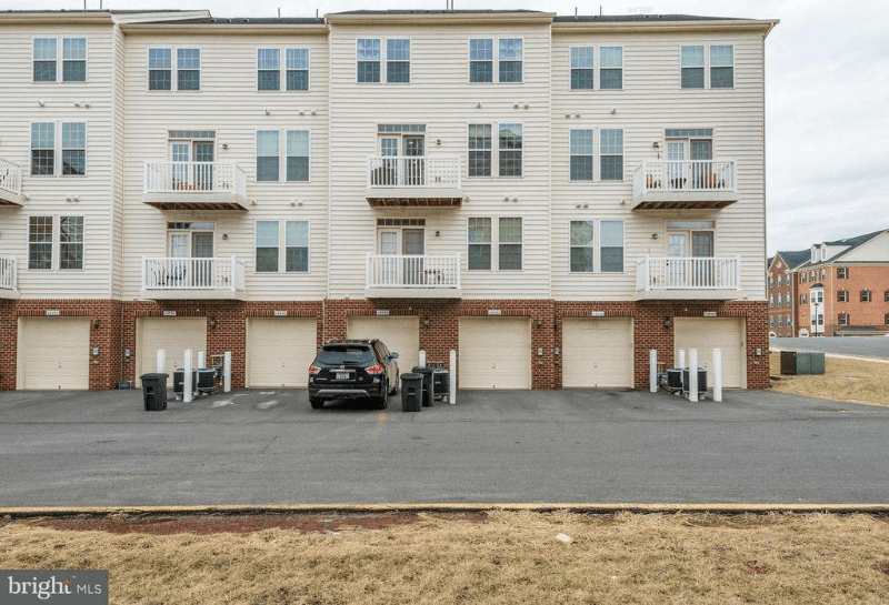Ashburn Townhome: 1 Artsmith Ter