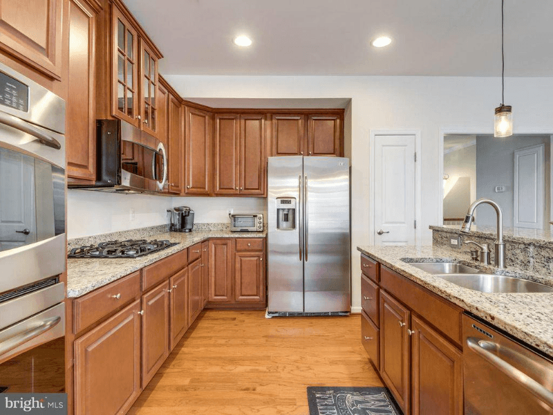 Ashburn Townhome: 1 Artsmith Ter