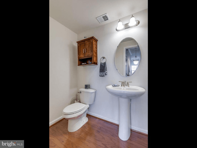 Ashburn Townhome: 1 Artsmith Ter