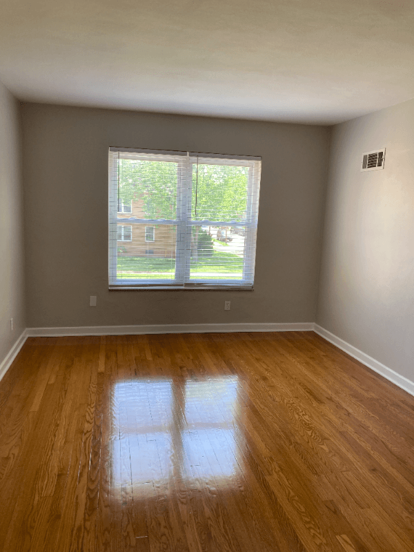 Saint Louis Apartment: 6219 Nagel Avenue