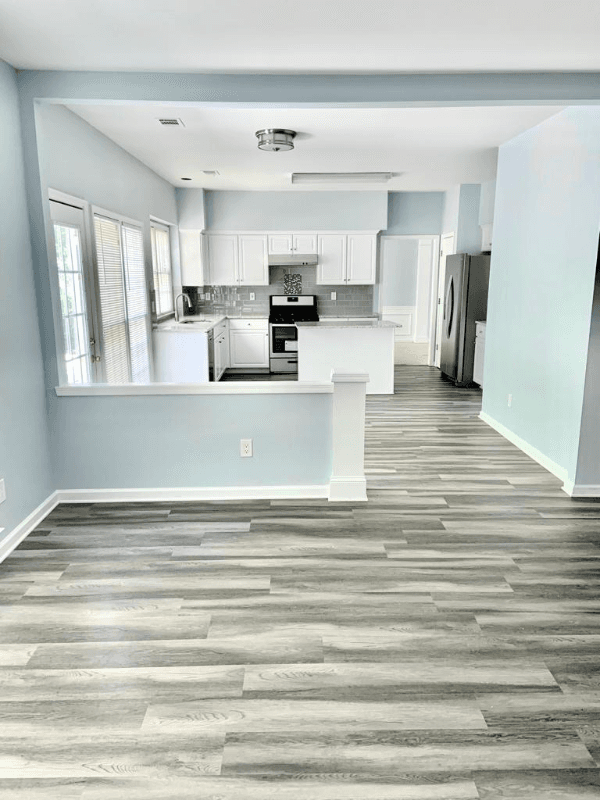 Johns Creek House: 400 Stedford Ln