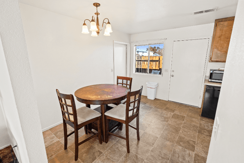 Ridgecrest Apartment: 121 N Gateway Blvd