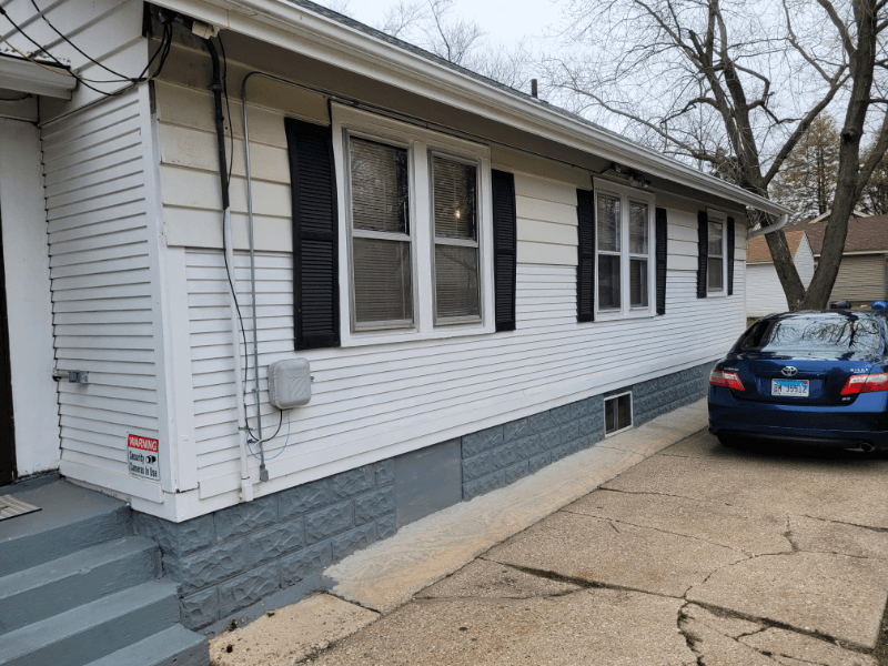 Rockford House: 627 N Sunset Ave, Rockford IL