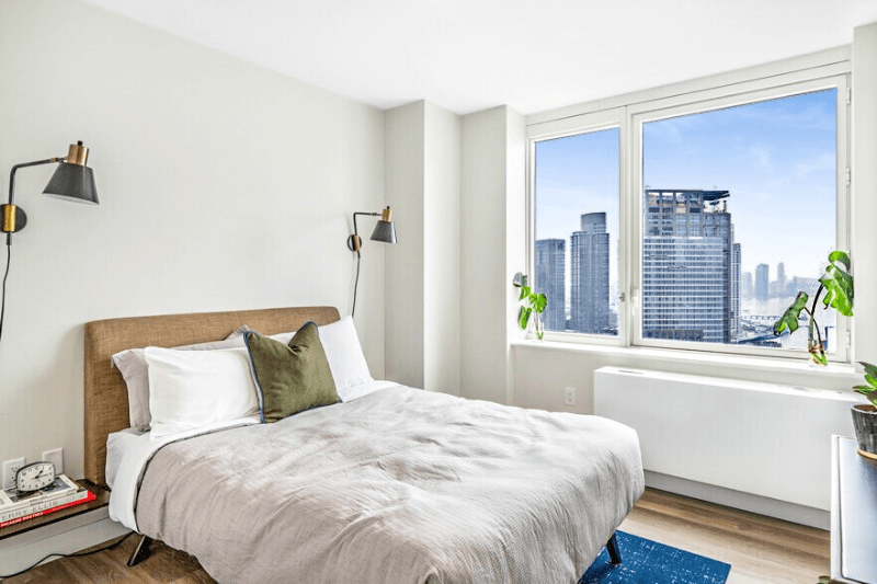 Long Island City Apartment: 52 Center Blvd