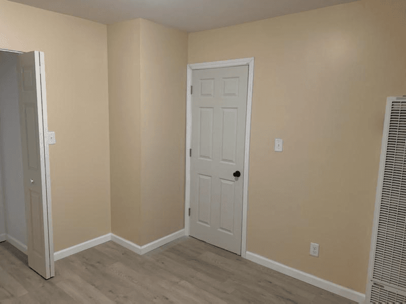 Gary Apartment: 1301 Pennsylvania St #6