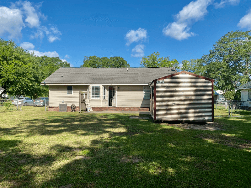 Glennville House: 101 Chance Ln