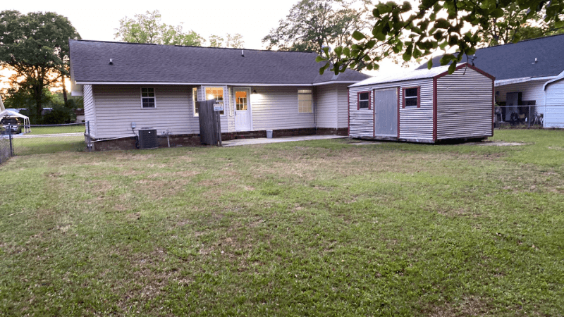 Glennville House: 101 Chance Ln