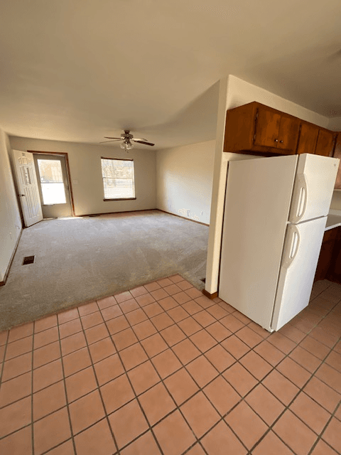 Alpine Apartment: 201 E Ave B