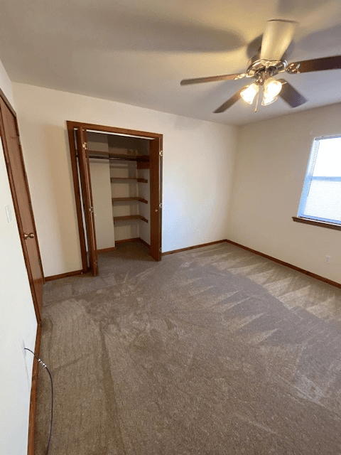 Alpine Apartment: 201 E Ave B