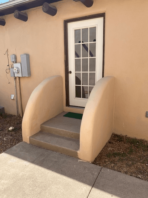 Alpine Apartment: 201 E Ave B