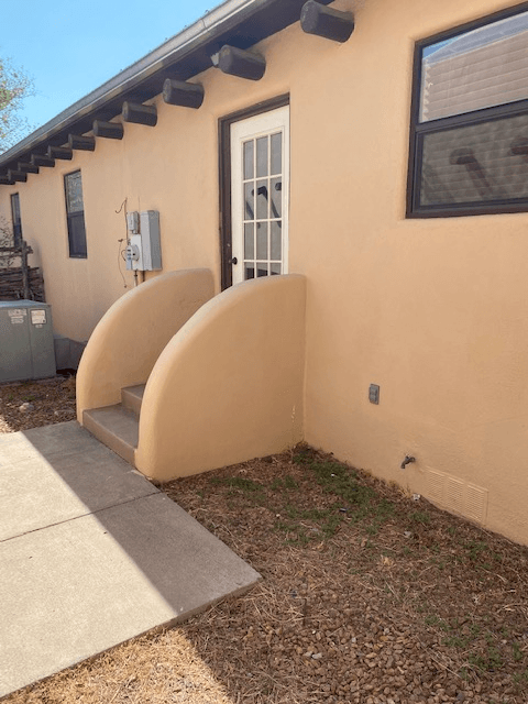 Alpine Apartment: 201 E Ave B