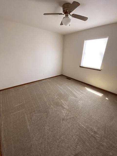 Alpine Apartment: 201 E Ave B