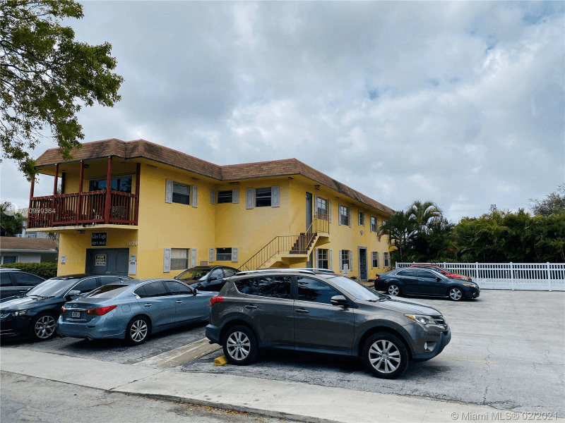 Hollywood Apartment: 1020 N 18th Ct