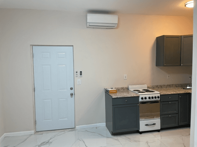Hollywood Apartment: 1020 N 18th Ct