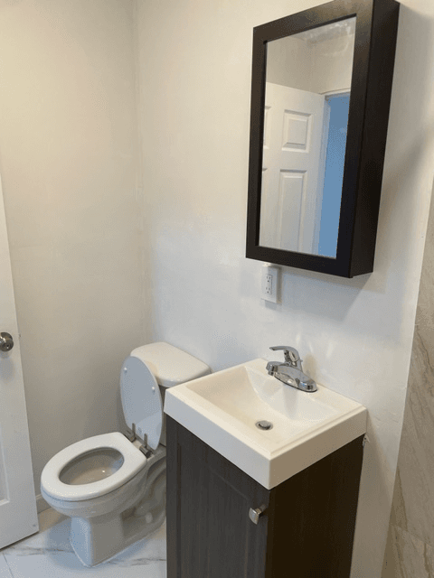 Hollywood Apartment: 1020 N 18th Ct