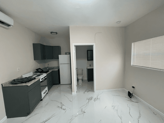 Hollywood Apartment: 1020 N 18th Ct
