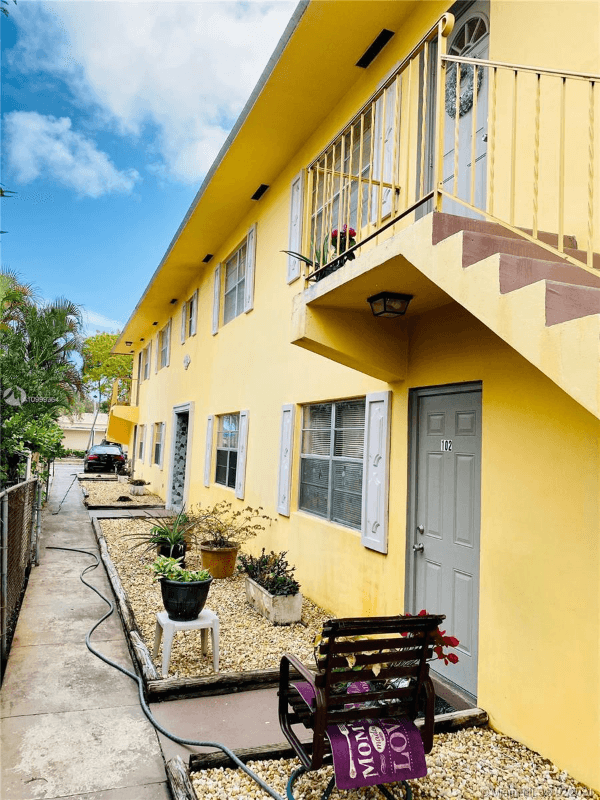 Hollywood Apartment: 1020 N 18th Ct