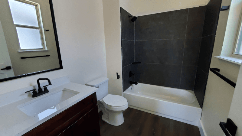 Arlington House: 508 S Mesquite St