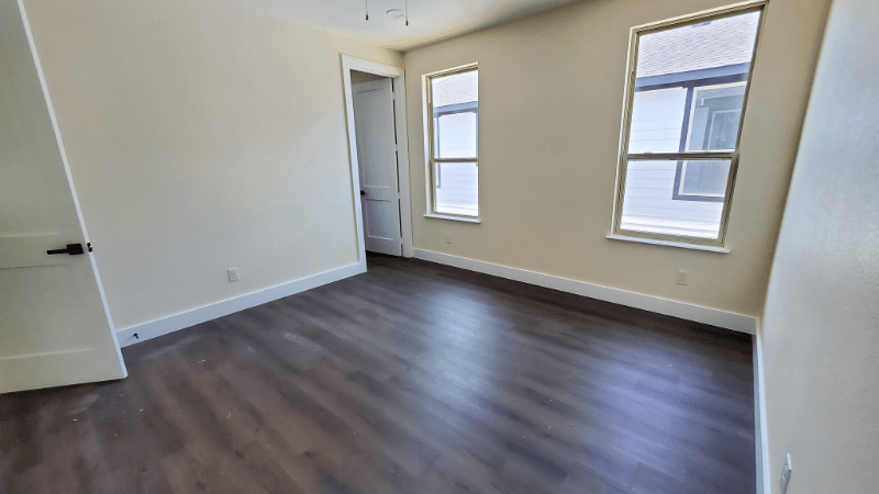 Arlington House: 508 S Mesquite St