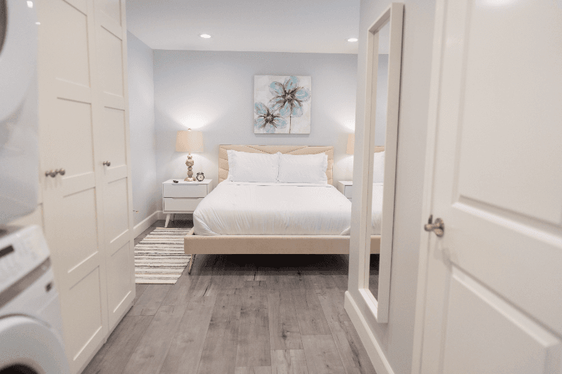 Glendale House: 1058 Allen Ave