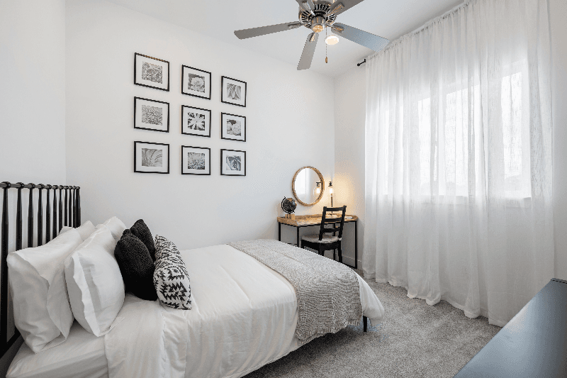 Houston House: 639 W 16th St