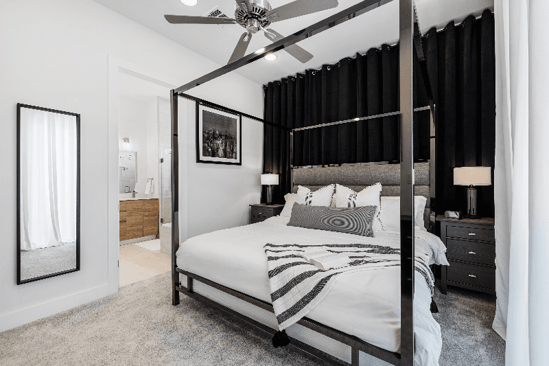Houston House: 639 W 16th St