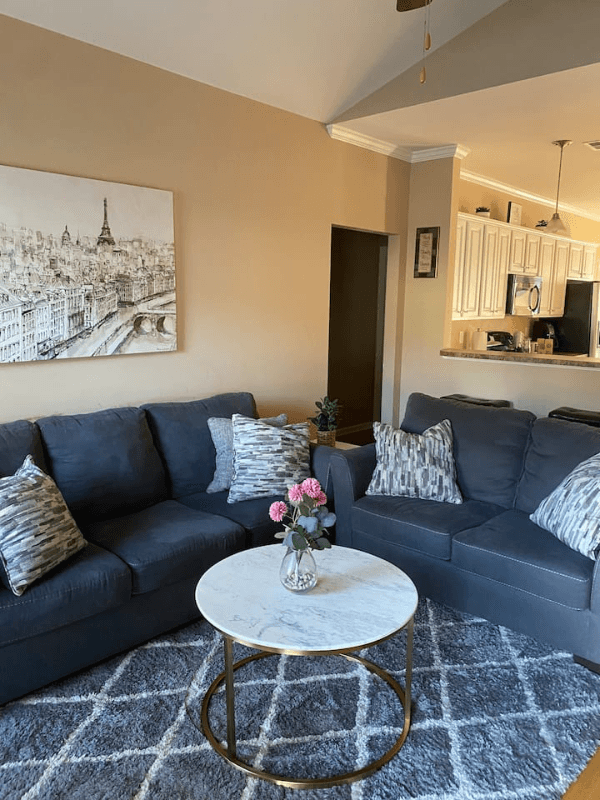 Columbia House: 213 Windsor Trace Dr