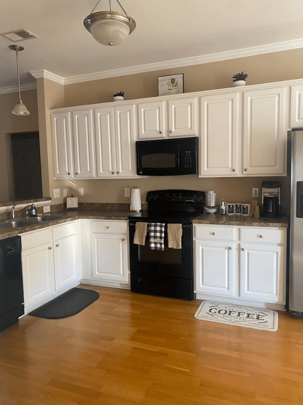 Columbia House: 213 Windsor Trace Dr