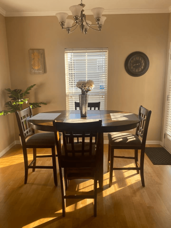 Columbia House: 213 Windsor Trace Dr