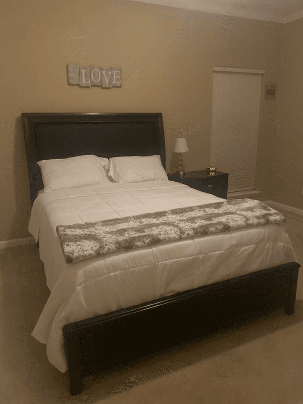 Columbia House: 213 Windsor Trace Dr
