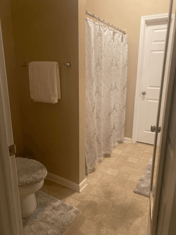 Columbia House: 213 Windsor Trace Dr