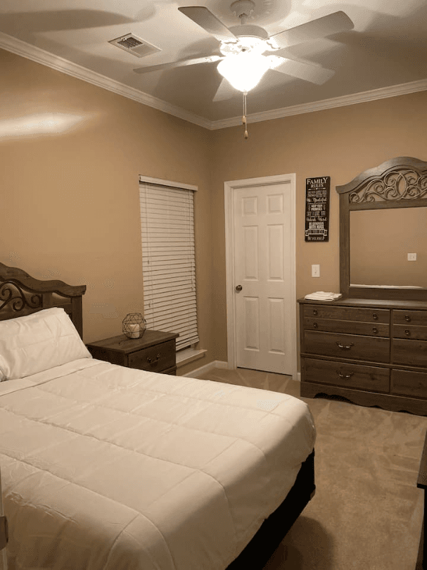 Columbia House: 213 Windsor Trace Dr