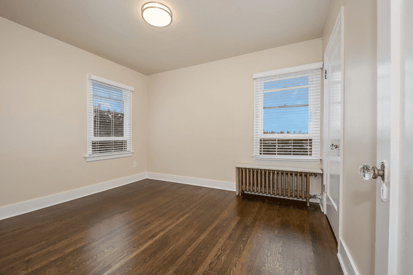 Seattle Apartment: 5026 22nd Ave NE
