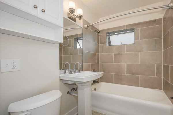 Seattle Apartment: 5026 22nd Ave NE