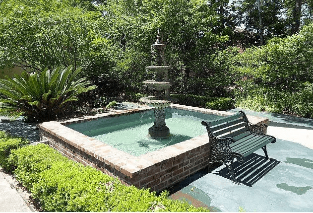 Baton Rouge House: 9851 Jefferson Hwy