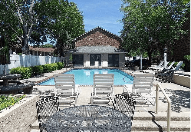 Baton Rouge House: 9851 Jefferson Hwy