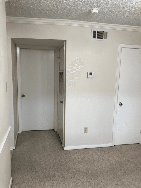 Baton Rouge House: 9851 Jefferson Hwy