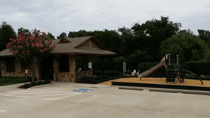 Little Elm House: 508 Highmoor Ct