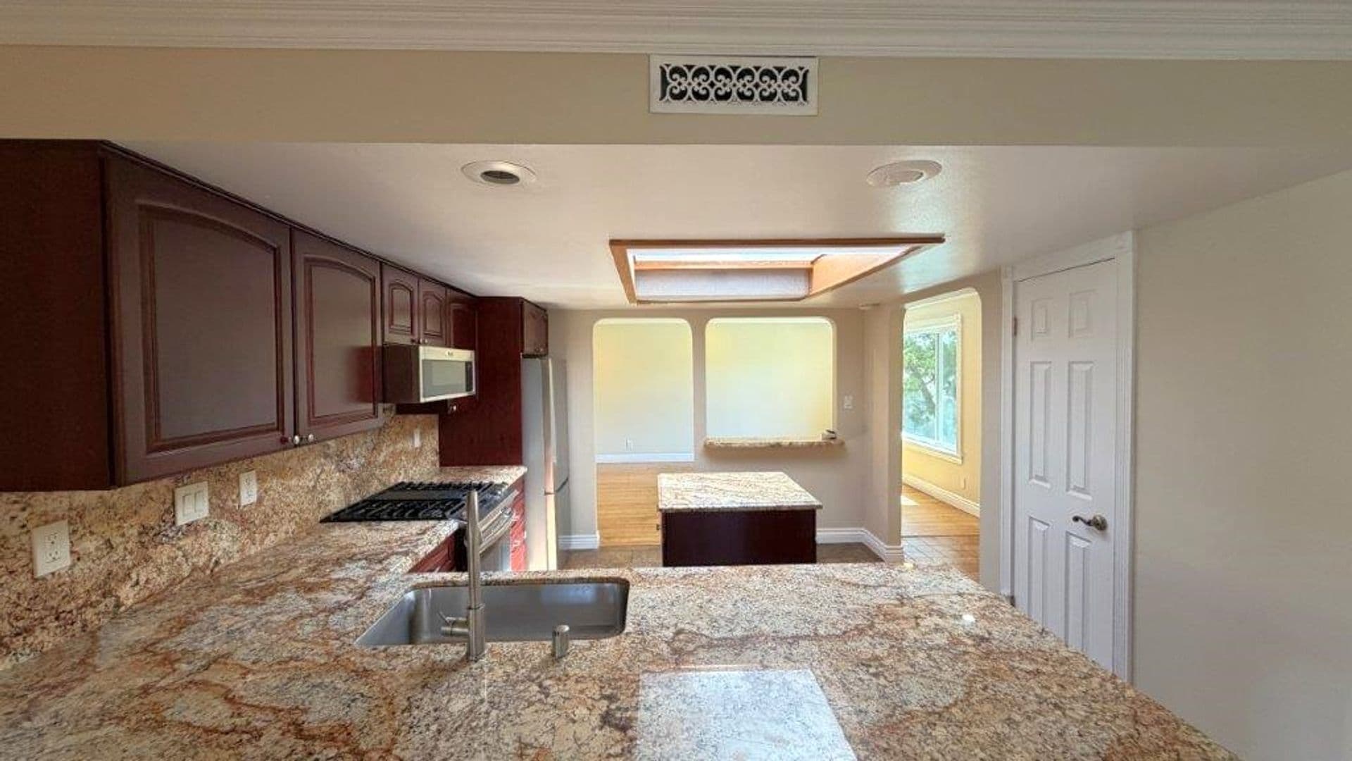 Martinez House: 1149 Paradise Drive Unit A