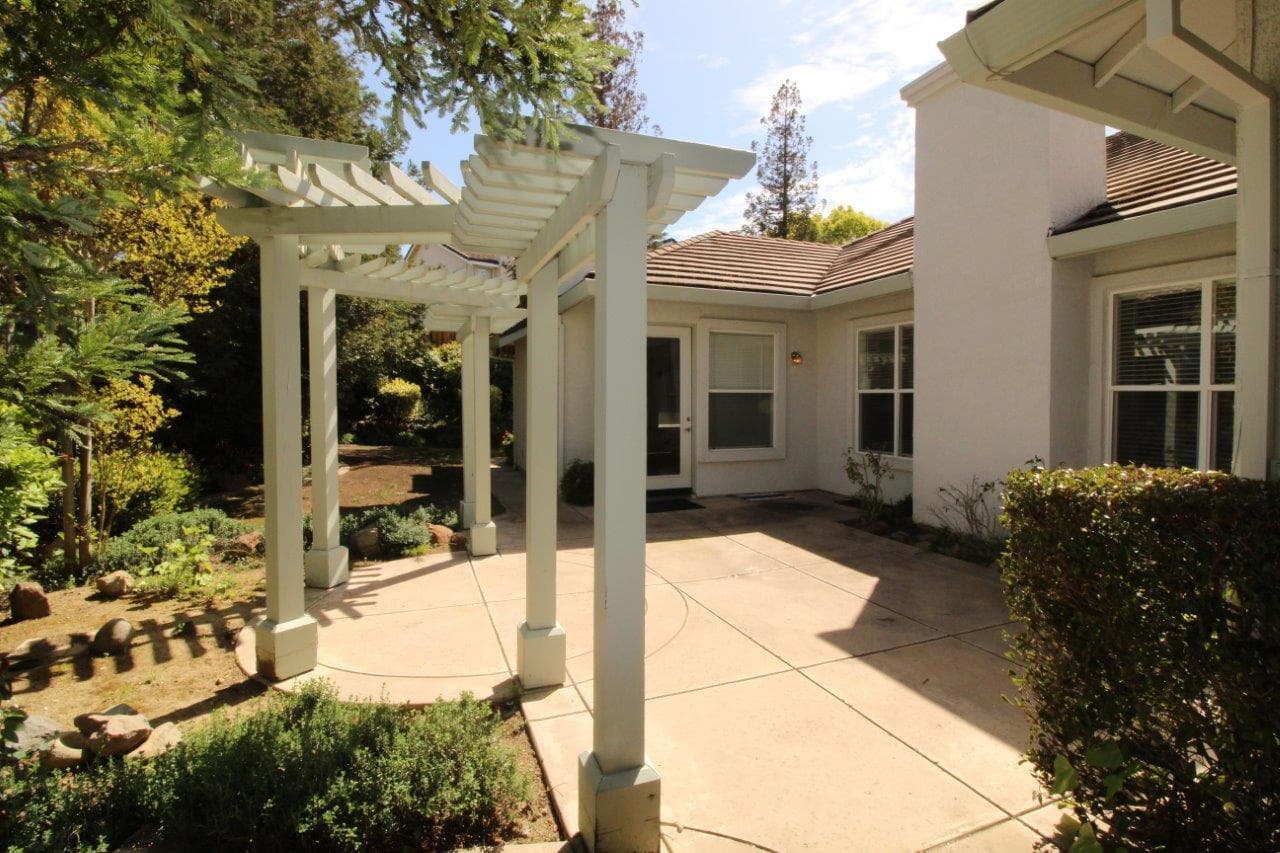 Clayton House: 101 Forest Hill Dr