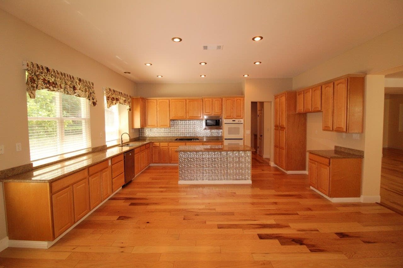 Clayton House: 101 Forest Hill Dr