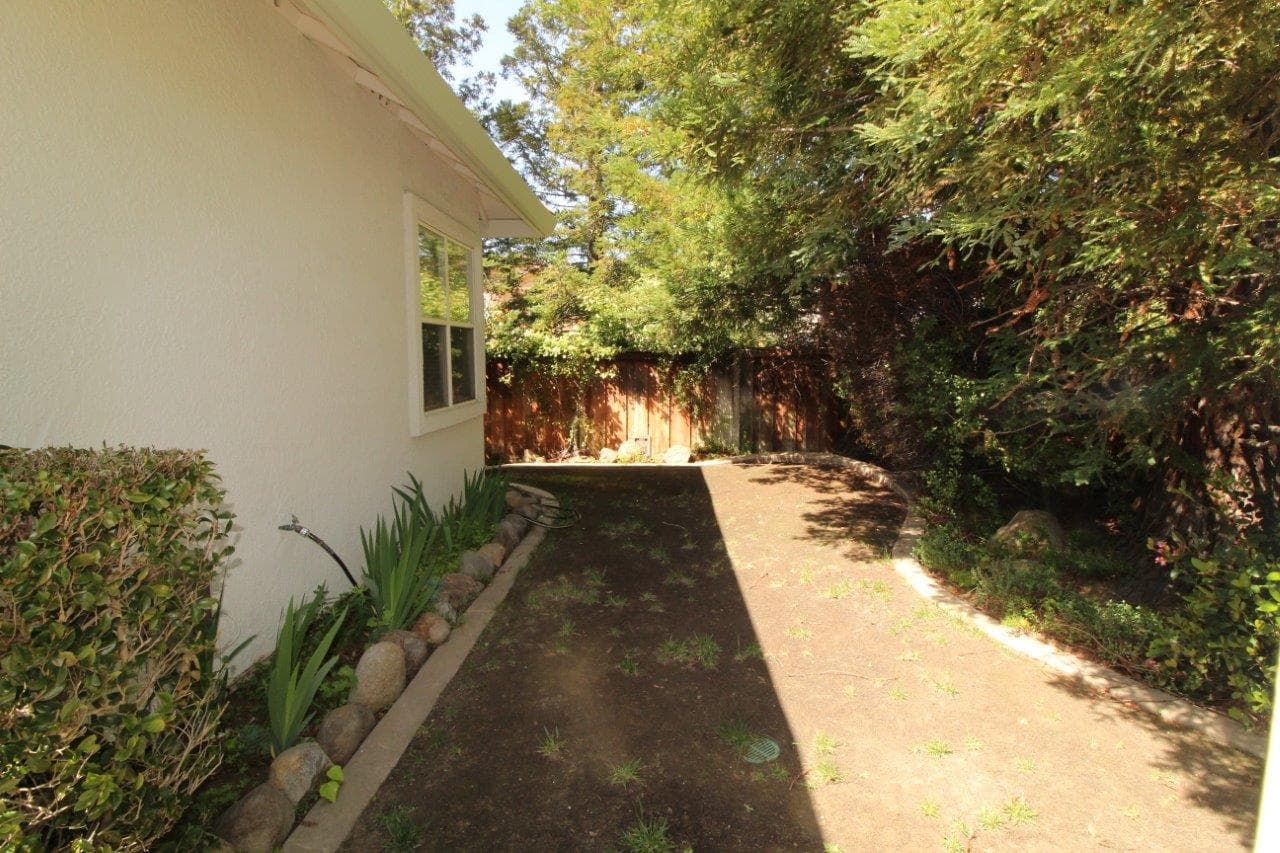 Clayton House: 101 Forest Hill Dr